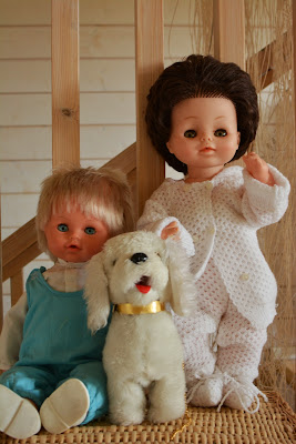 80-luvun puhuva nukke, poikanukke ja lelukoira - Muonamiehen mökki