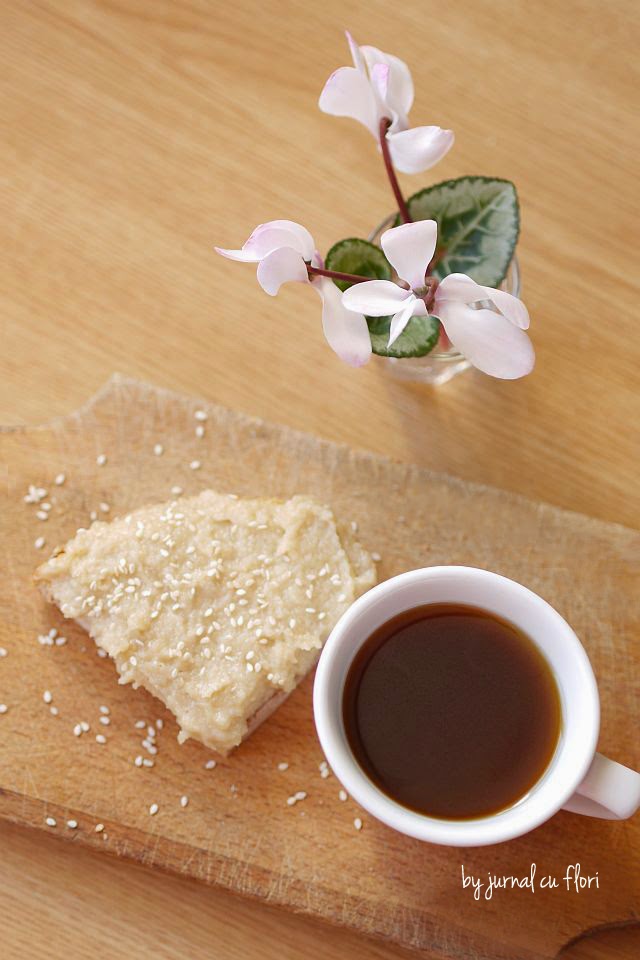 vegan sesame seeds paste recipe reteta doru laza de post mic dejun ceasca cafea coffee cup