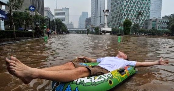 Contoh Explanation Text about Flood (tentang banjir) dan