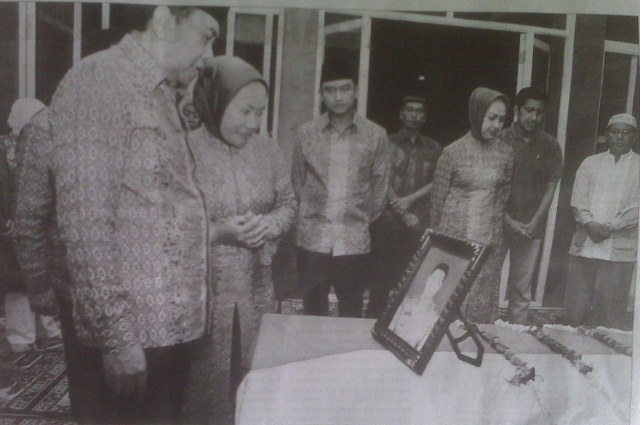 Ratu Atut Chosiyah dan Keluarga Besarnya di Banten 2011