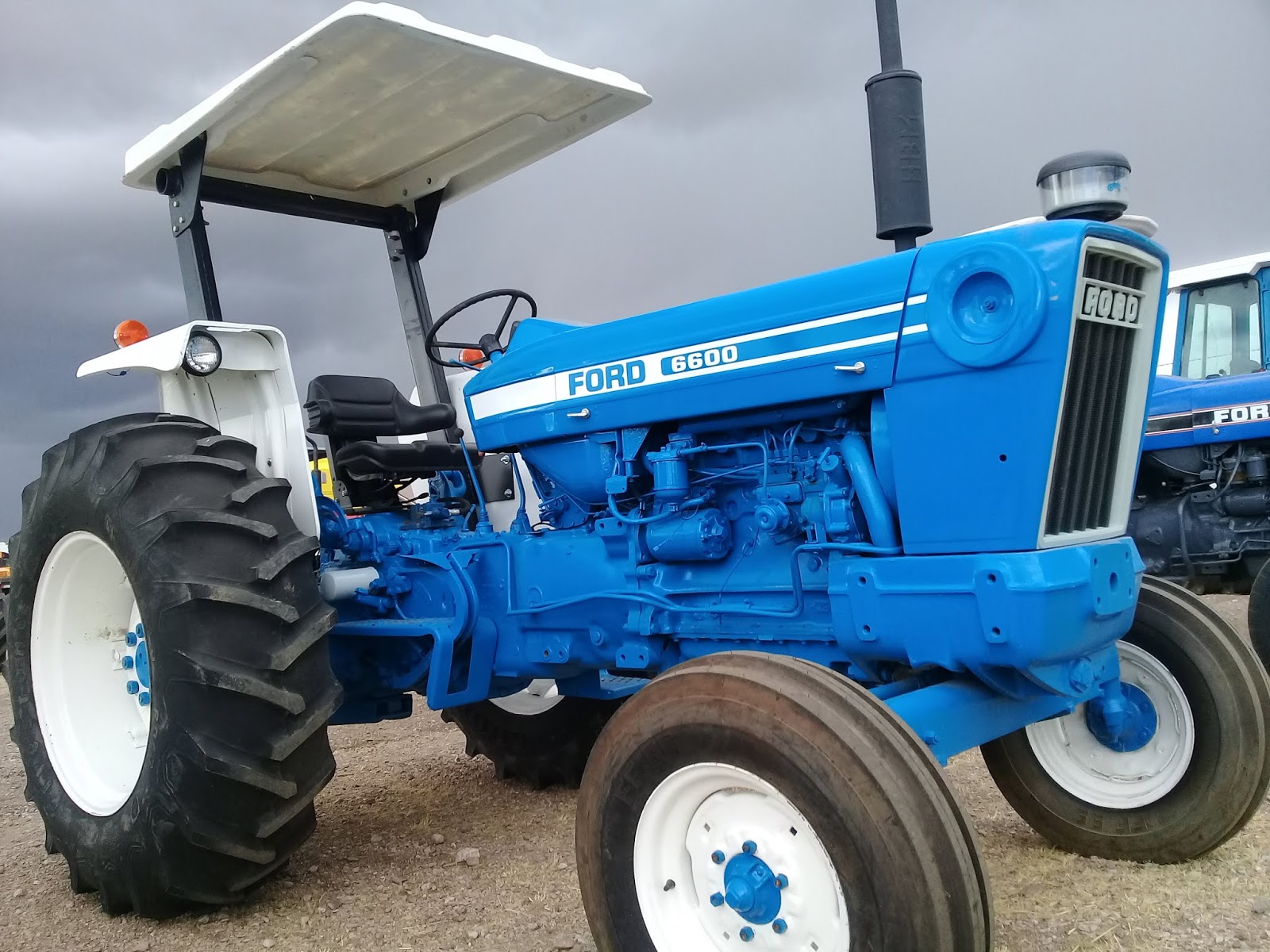 MAQUINARIA AGRICOLA INDUSTRIAL Tractor Ford 6600 10,500 Dlls (6