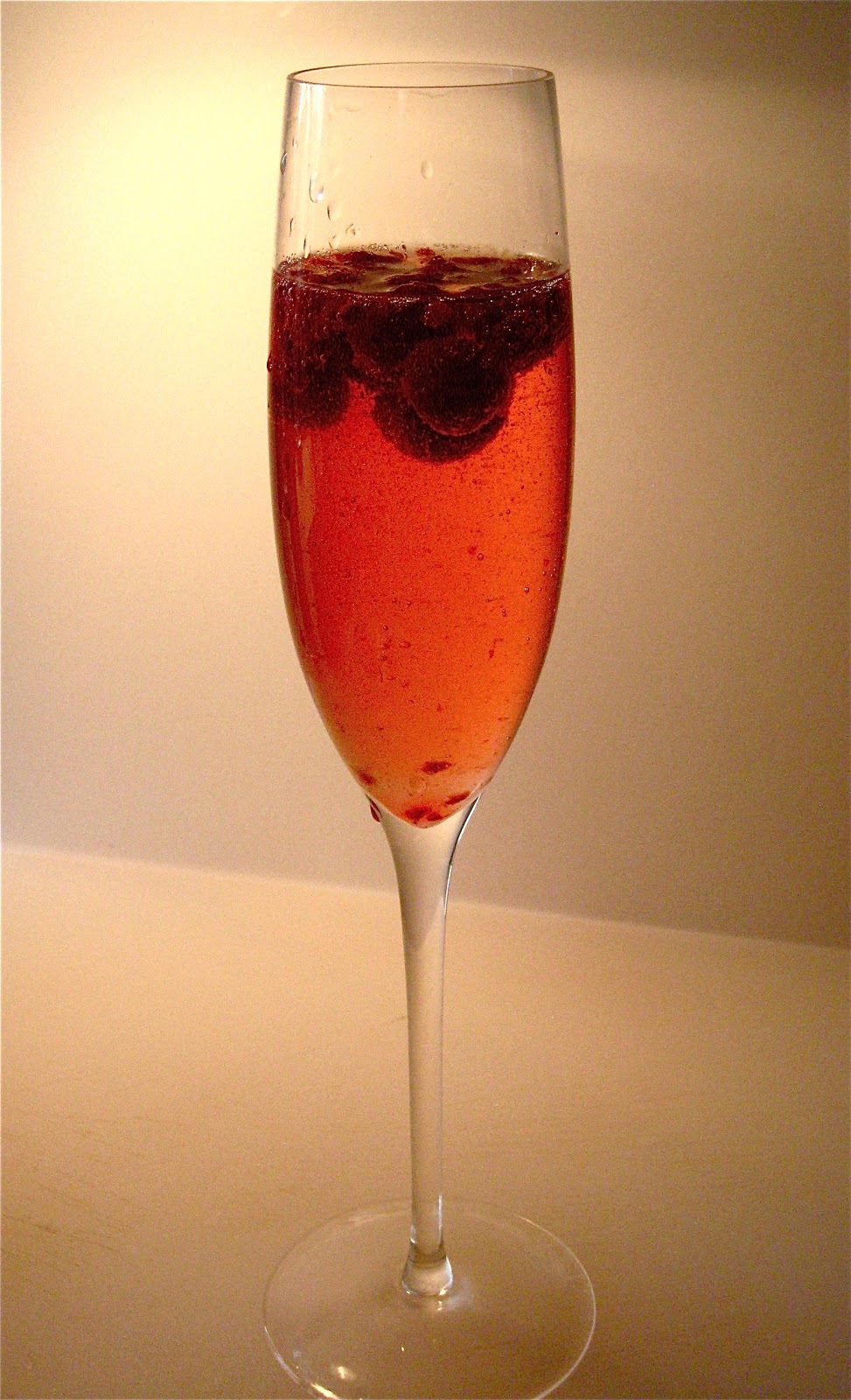 KITCHEN FIDDLER : Elderflower Champagne Cocktail