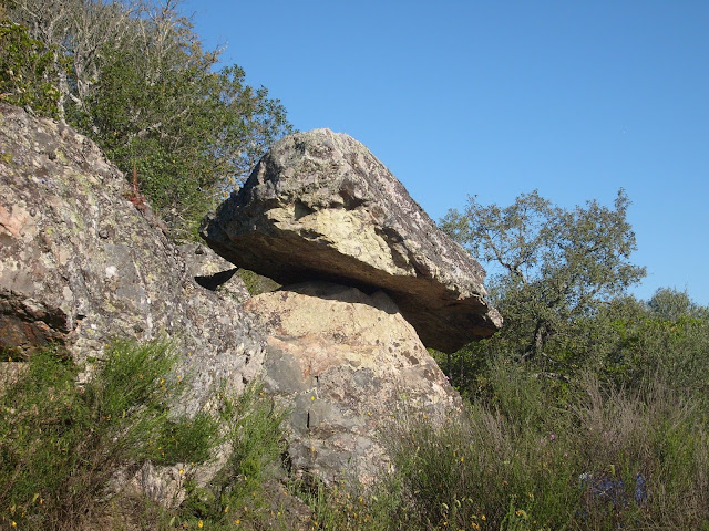 BIBLIOTECA PÚBLICA MUNICIPAL DE OLIVA DE MÉRIDA SOBRE OLIVA DE MÉRIDA