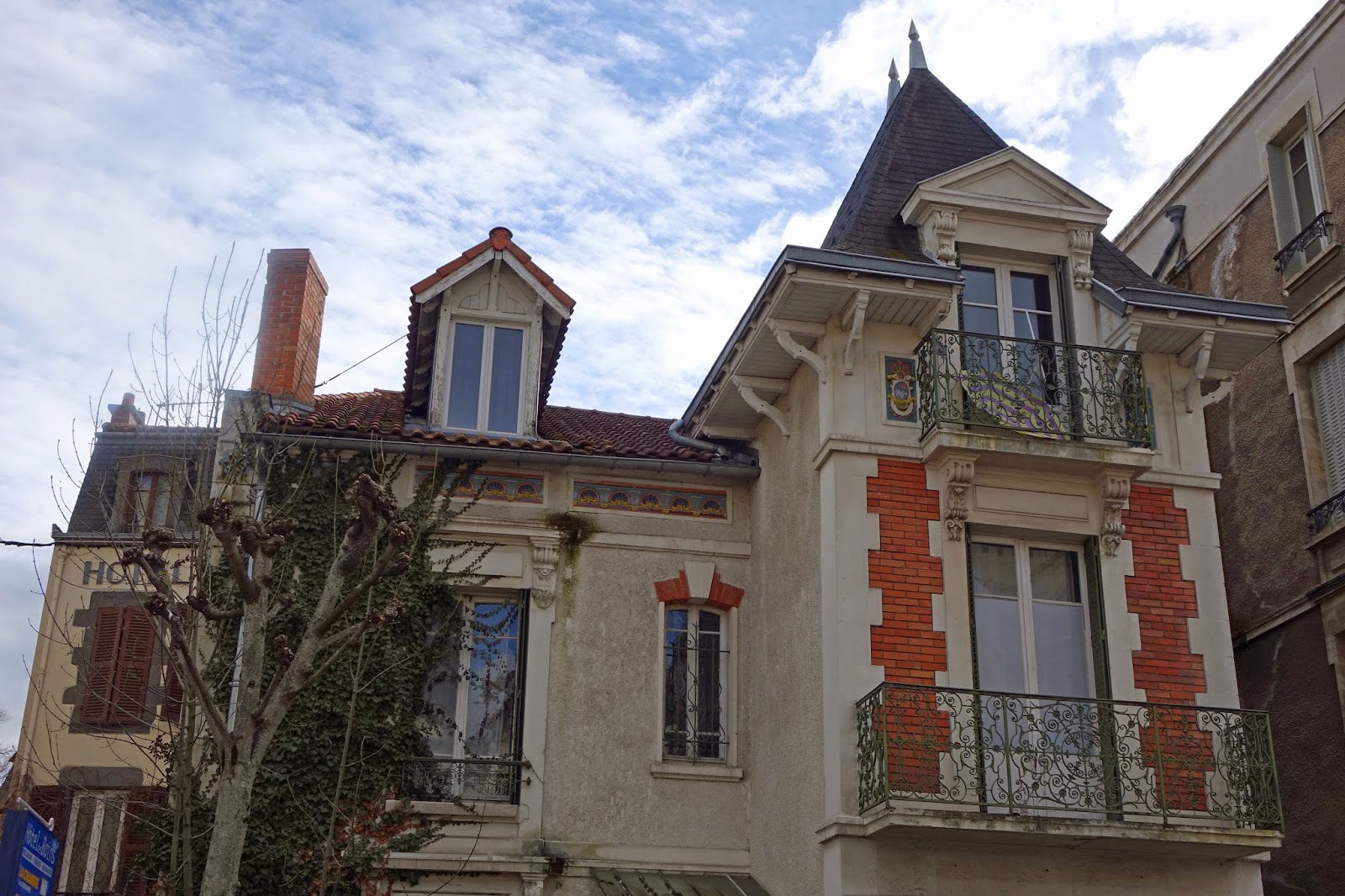 La Petite Hirondelle Visite de ChâtelGuyon. 3 mars 2015