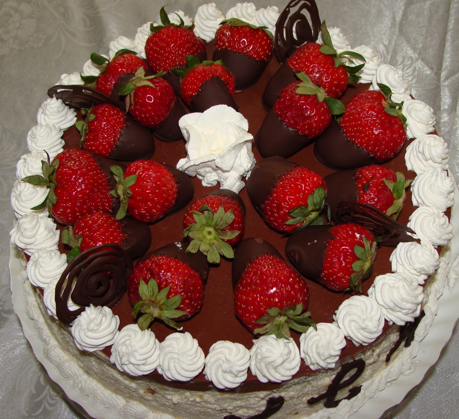 Retete De Bucatarie: Tort Cu Mere Si Capsuni