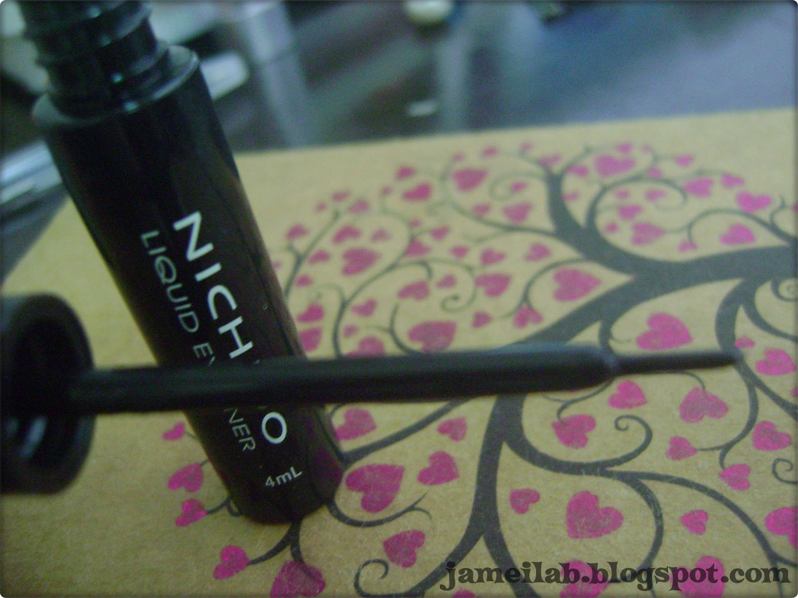 REVIEW Nichido Liquid Eyeliner QUEEN B ♥