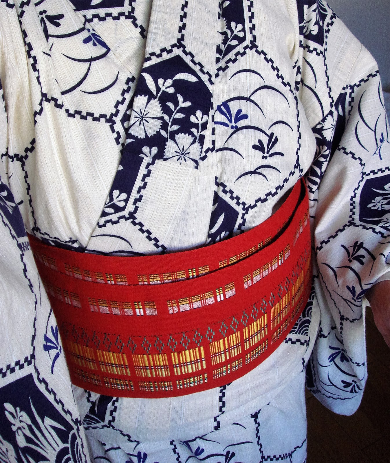 白地に紺の浴衣と娘時代の帯|花織風の小袋帯|50代60代の普段着物~母 白地に紺の浴衣と娘時代の帯|花織風の小袋帯|50代60代の普段着物~母