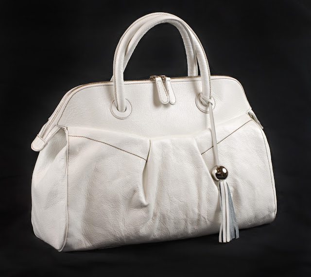 Elegance of living: Stylish White Handbags