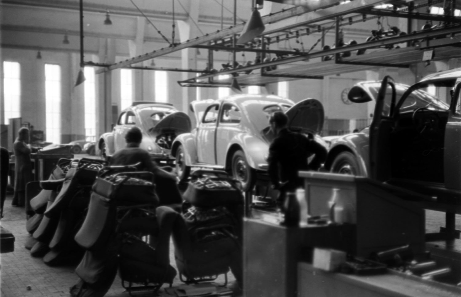 23 Amazing Black and White Photographs Captured Volkswagen's Main Plant