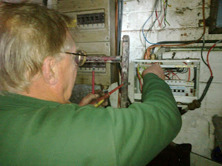 John replacing a DB in the bait room