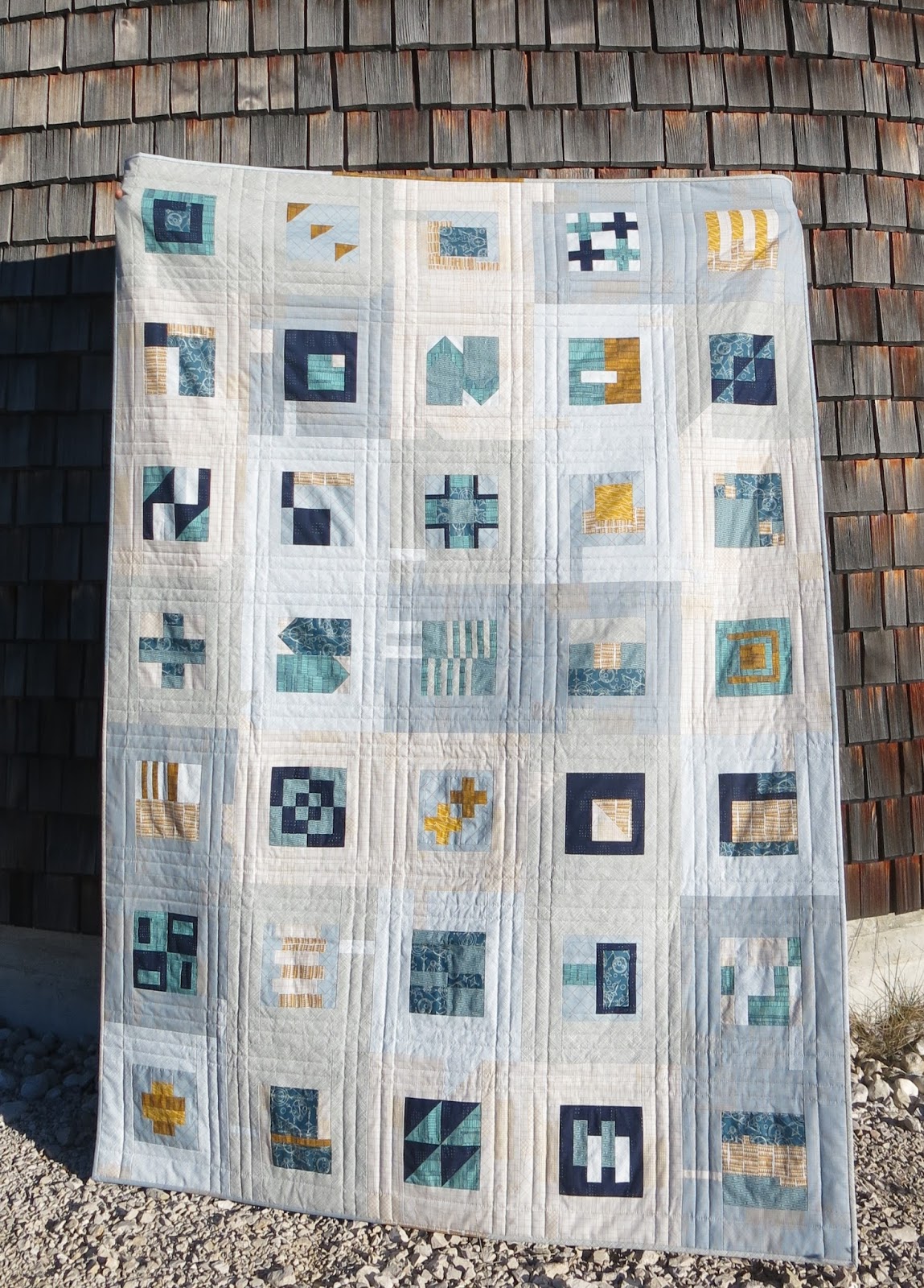 Luna Lovequilts Modern sampler A finished quilt