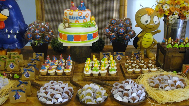 Bolo Galinha Pintadinha