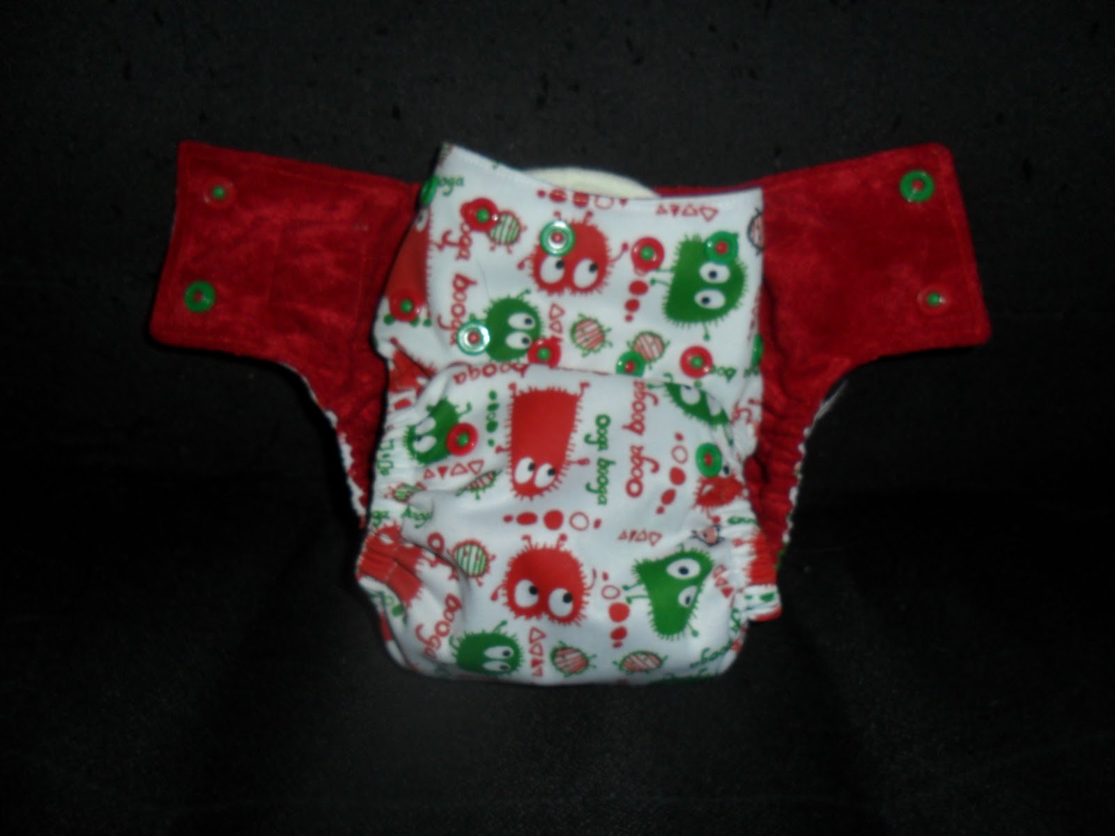 heartnbutterfly's Laundry List Review/Giveaway for a Christmas Print AI2 Diaper by Howler