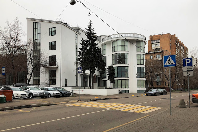 3-я Рыбинская улица, Клуб фабрики «Буревестник» – построен в 1928-1930 годах (архитектор Константин Мельников)