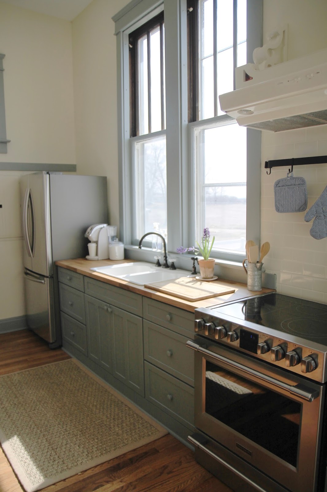 40 Blue Kitchen Ideas Lovely Ways To Use Blue Cabinets And Decor