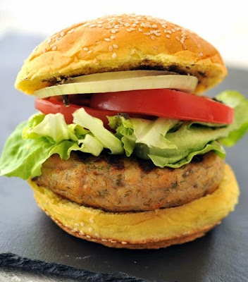 برجر السمك Fish Burger مجلة كنوز الشرق
