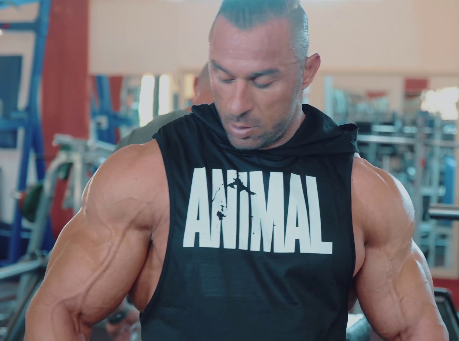 Muscle Lover TurkishCypriot bodybuilder Murat Senyigit