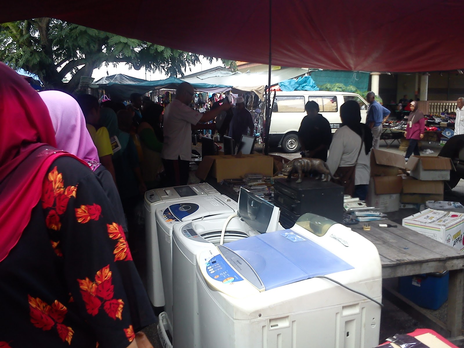 secubit garam sesudu rempah: PASAR AHAD PENAGA
