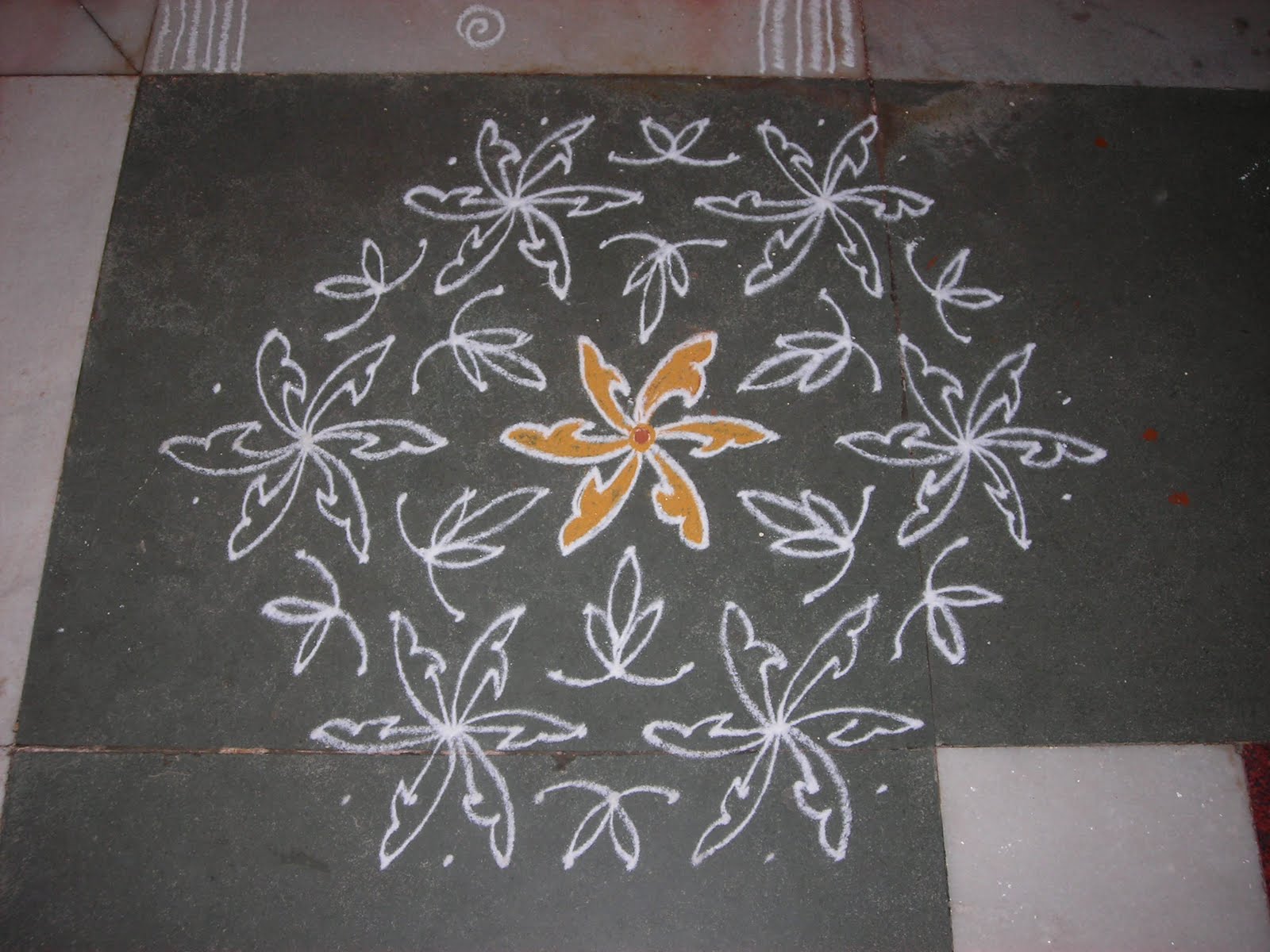 அழியாத கோலம்/ ముగ్గులు / रंगोली Flower kolam