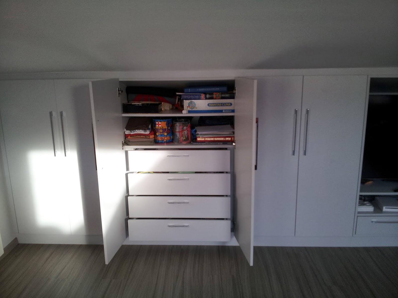 Fusteria y Ebanisteria CANO : Mueble interior lacado blanco