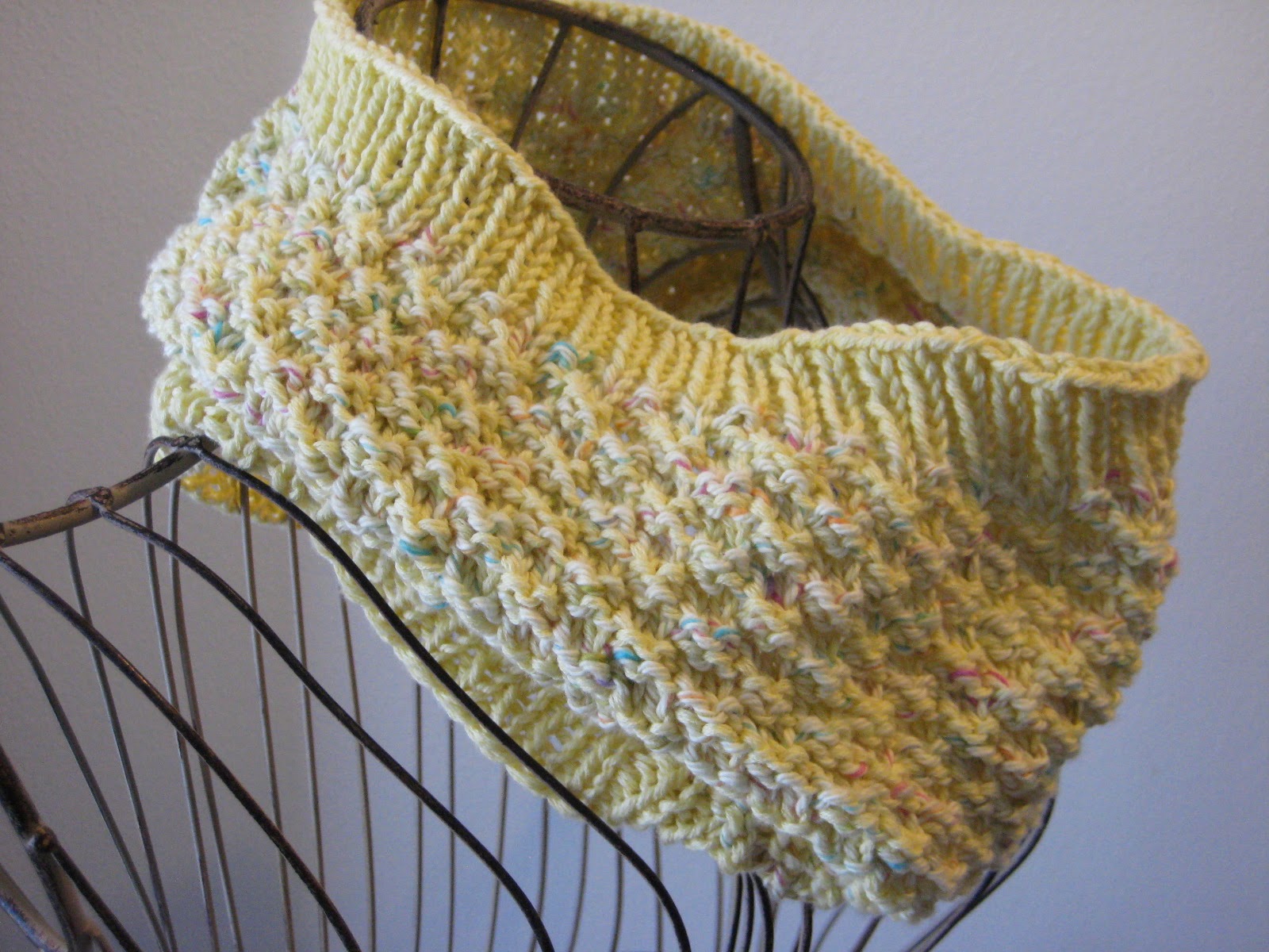Balls to the Walls Knits: Mellow Yellow Cowl