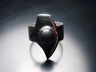 Diseño de anillo futurista 