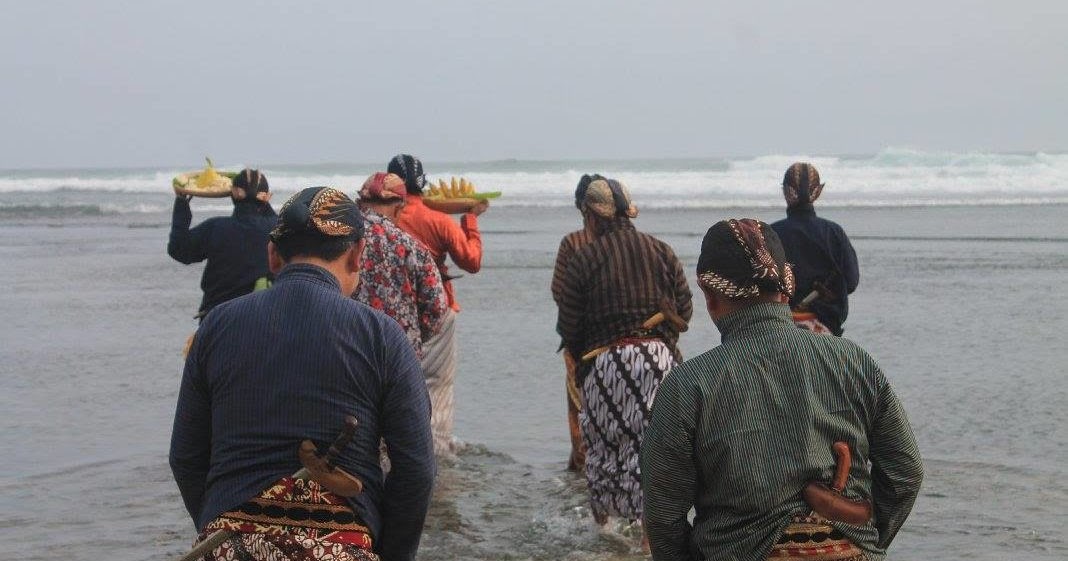 Ritual Sedekah Laut: Tradisi Spiritual di Pantai Selatan Jawa