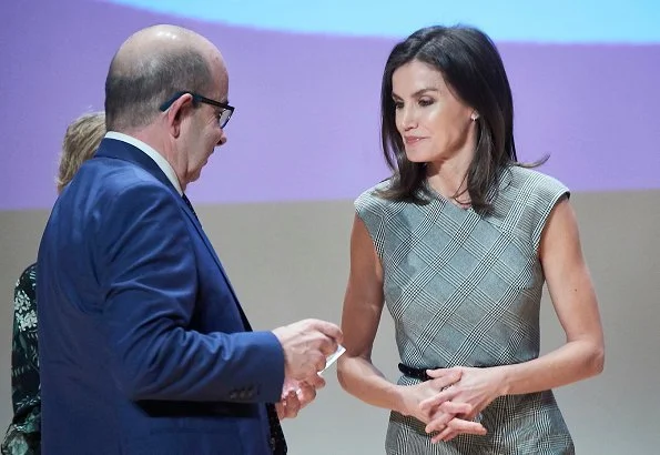 Queen Letizia carried Carolina Herrera black clutch. This year's event's theme is Bridging health and social care