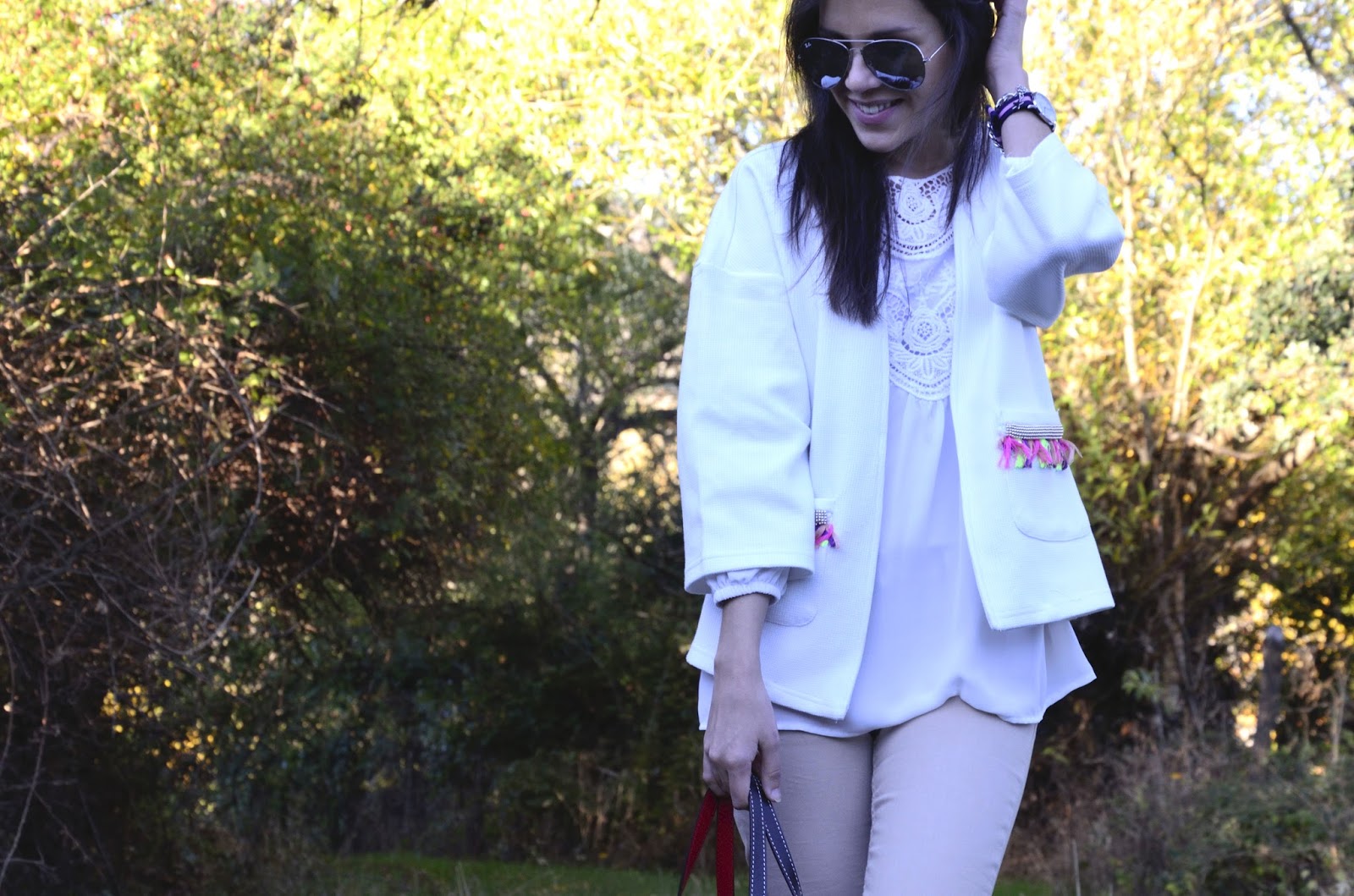 look-trends-gallery-blogger-blazer-kimono-jacket-shopping-bag-carolina-herrera