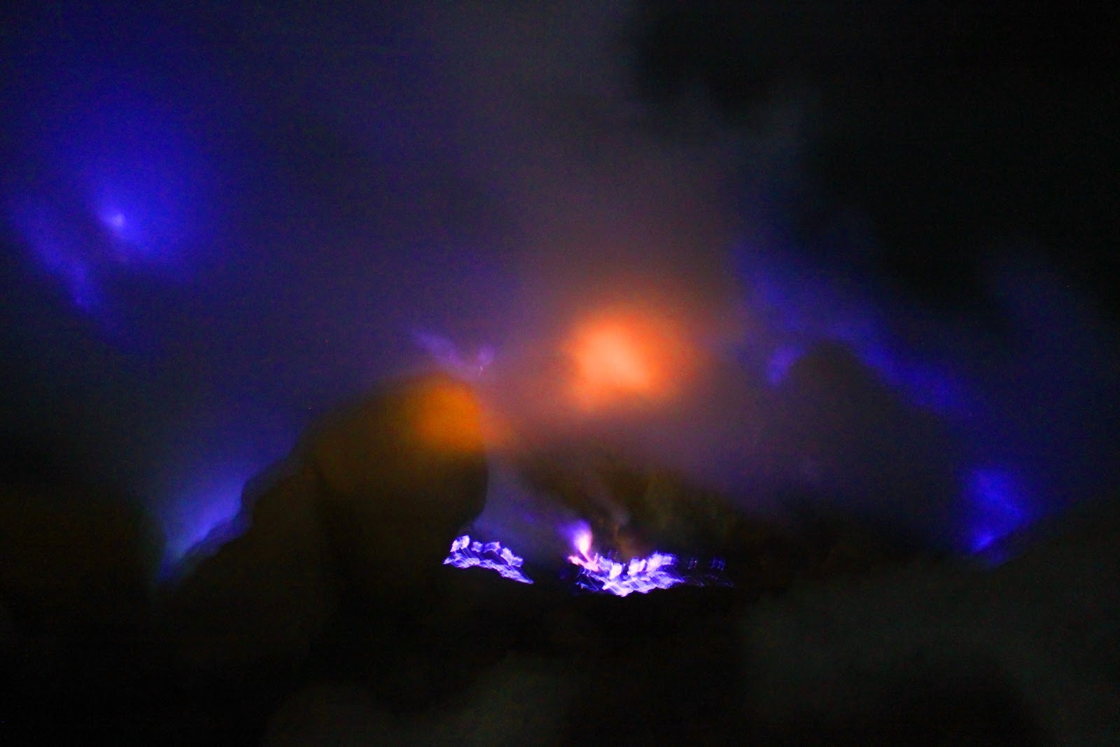 Nox-1663 Иджен. Цвет Иджен кухни. Голубое пламя Геническ. Сгорело синим пламенем
