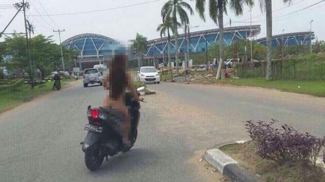 Hasil Interogasi Polisi, Atas Wanita yang Naik Motor Tak Berbusana di Pontianak Hasil Interogasi Polisi, Atas Wanita yang Naik Motor Tak Berbusana di Pontianak