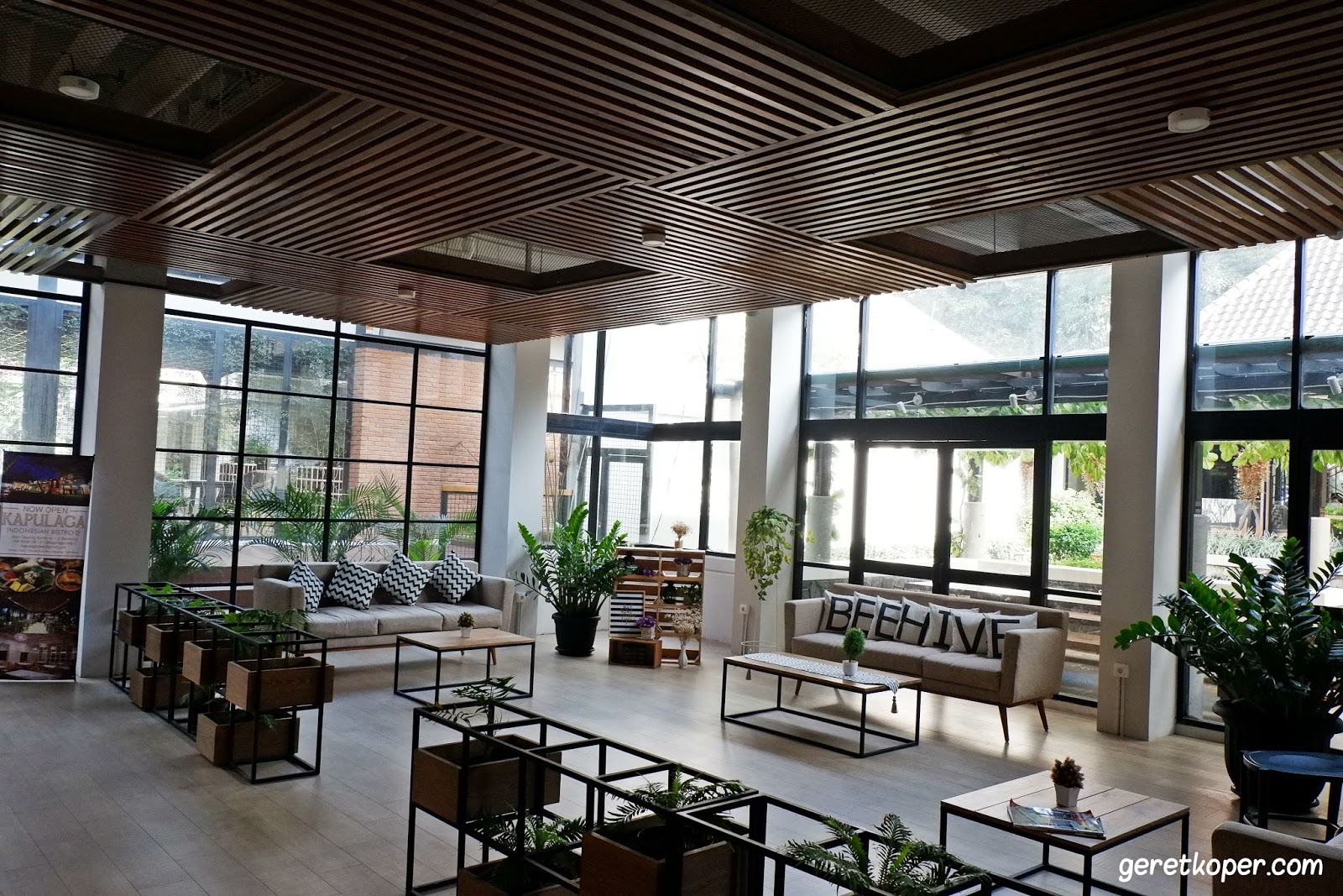 Beehive boutique hotel phuket. Beehive boutique hotel 4. дизайн красивой квартиры заставка. жк левел кутузовский. бутик отель пхукет.