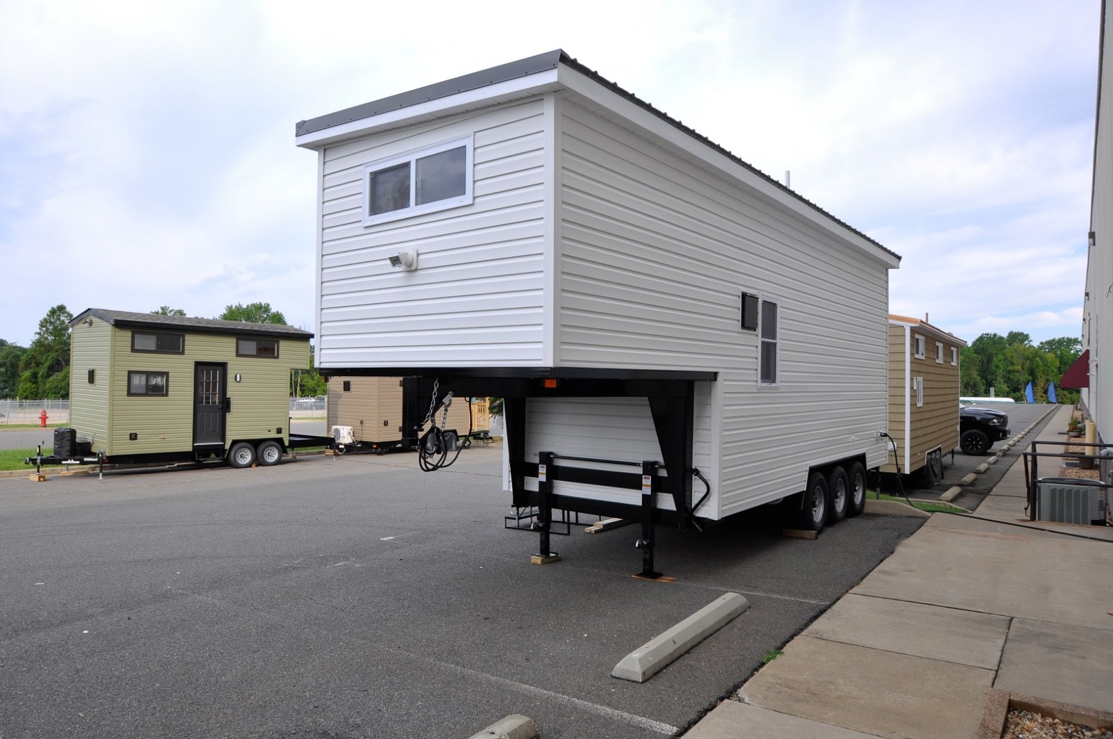 By Tiny House Building Company [ TINY HOUSE TOWN ]