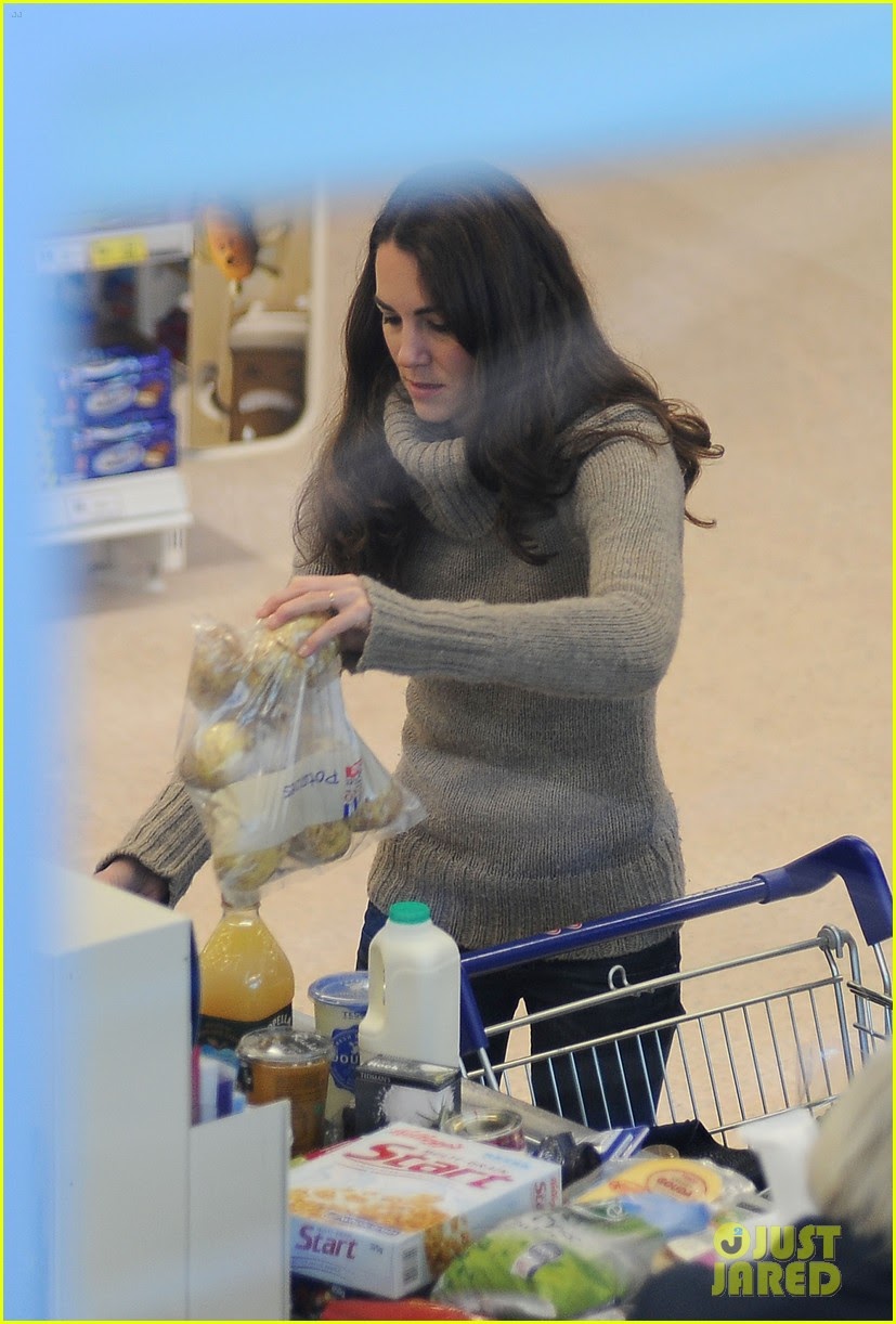 Strictly Kate Catherine The Duchess Of Cambridge Kate Spotted Grocery Shopping At Tesco