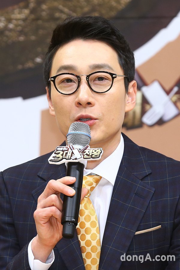 Lee Hwi Jae in discussion for a contract with Cube