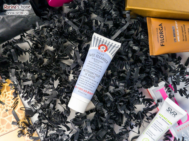 Очищающее средство для умывания First Aid Beauty Face Cleanser