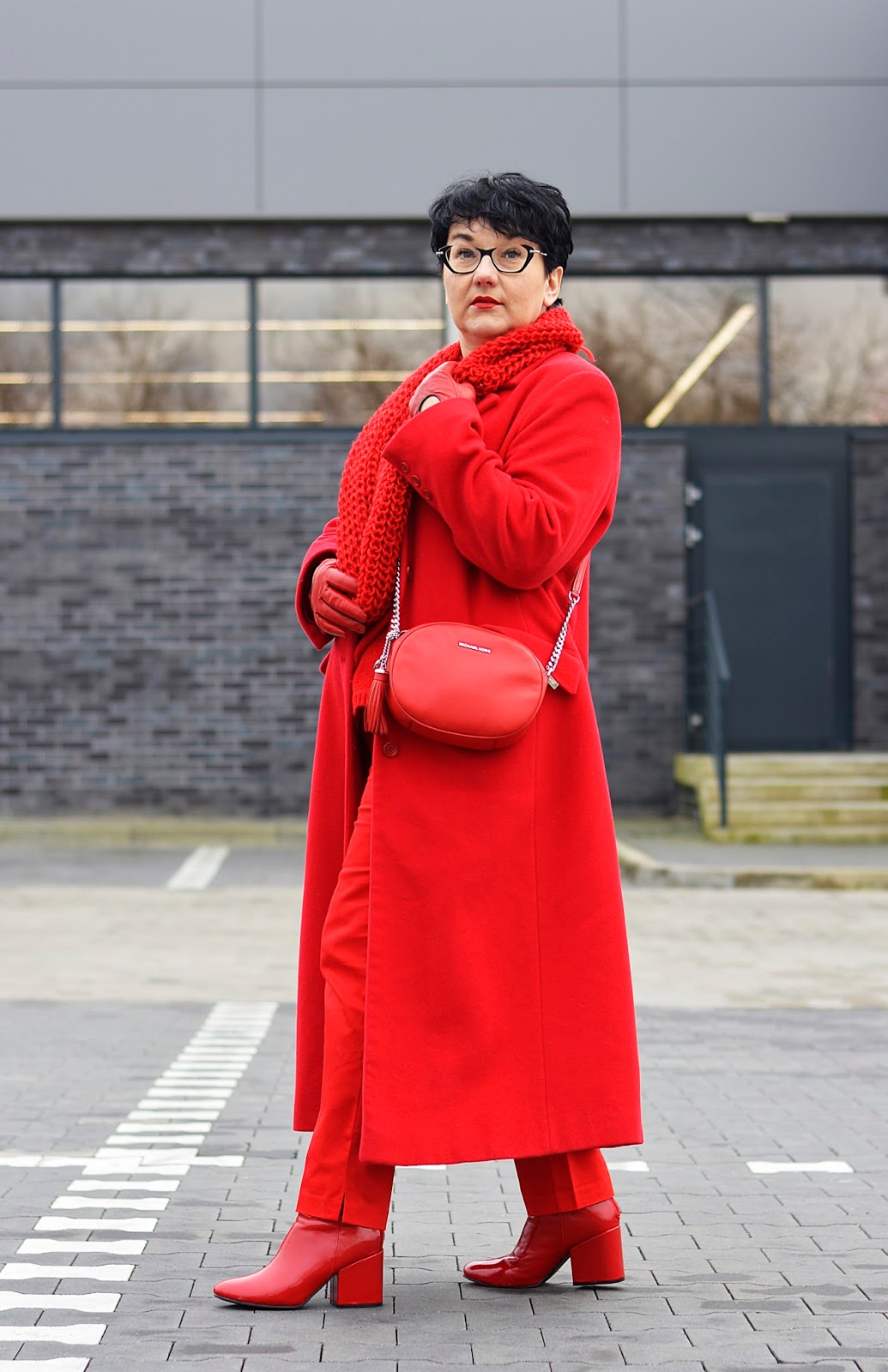 Red total look 