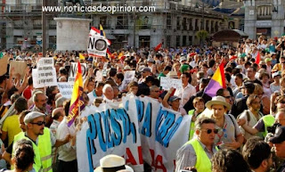 Carga policial contra grupos de Indignados anticristianos en Sol (vídeo) Carga policial contra grupos de Indignados anticristianos en Sol (vídeo)