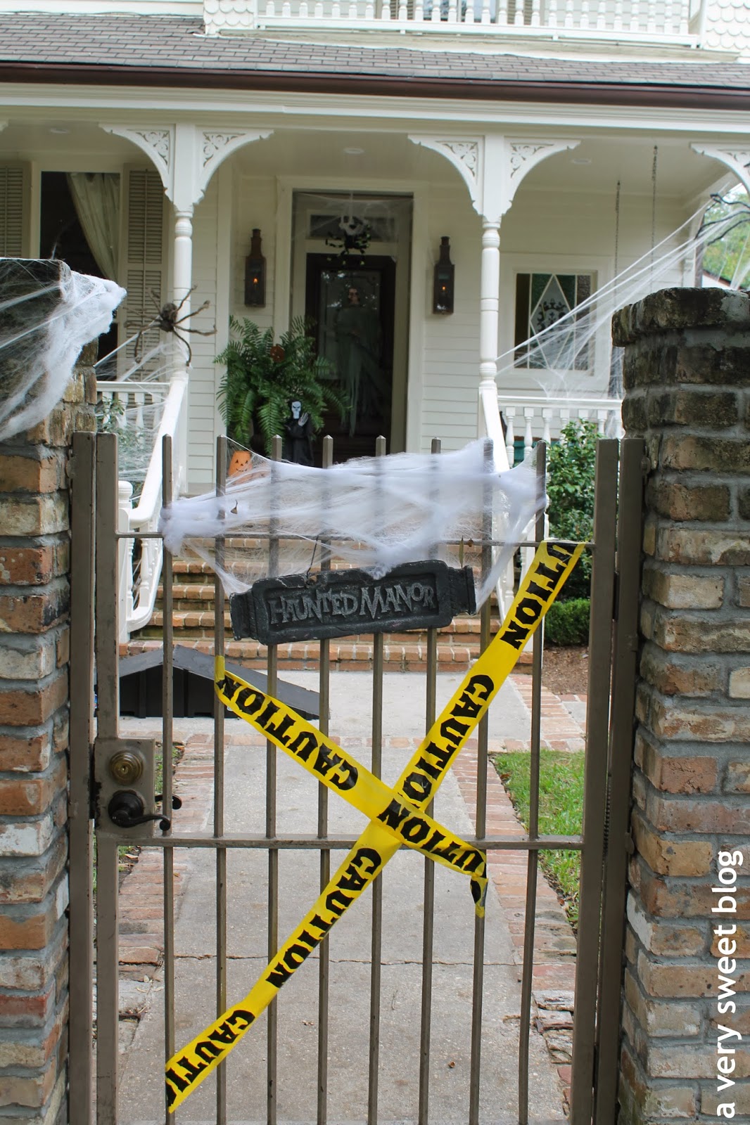 Halloween Decorated Homes New Orleans 2013 A Very Sweet Blog