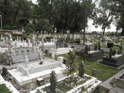 http://artmelayu.blogspot.com/2011/04/tanah-perkuburan-islam-muslim-burial_25.html