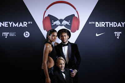 PSG: la folle soirée d'anniversaire de Neymar avec sa copine Bruna (Photos)