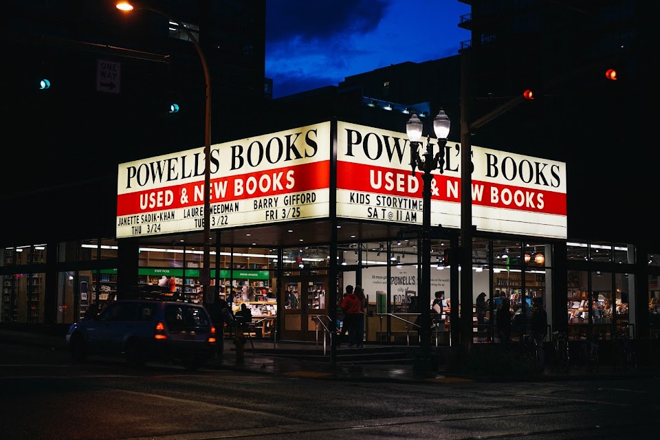 パウエルズ・シティ・オブ・ ブックス（Powell's City of Books）