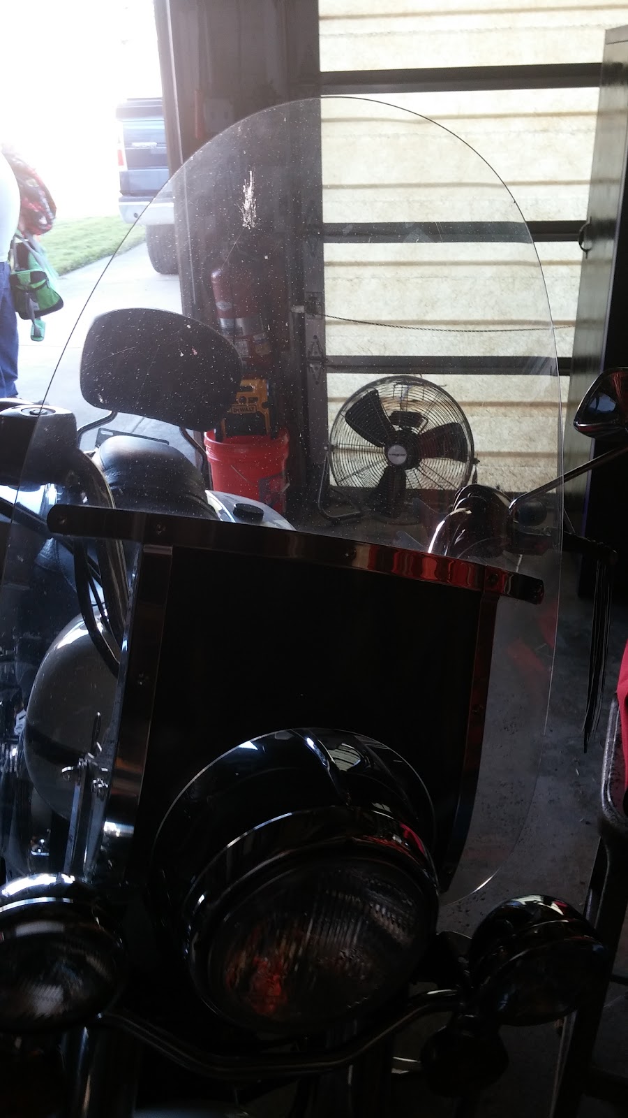 03 Road King Police Windshield Woes