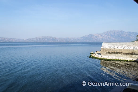 Bir zamanlar Ege denizinin kıyısı olan Bafa gölü, Büyük Menderes'in alüvyonları ile denizden çok uzaklaşmış, Muğla
