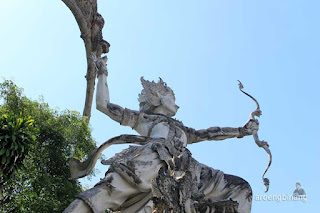 patung di bali dewa indra