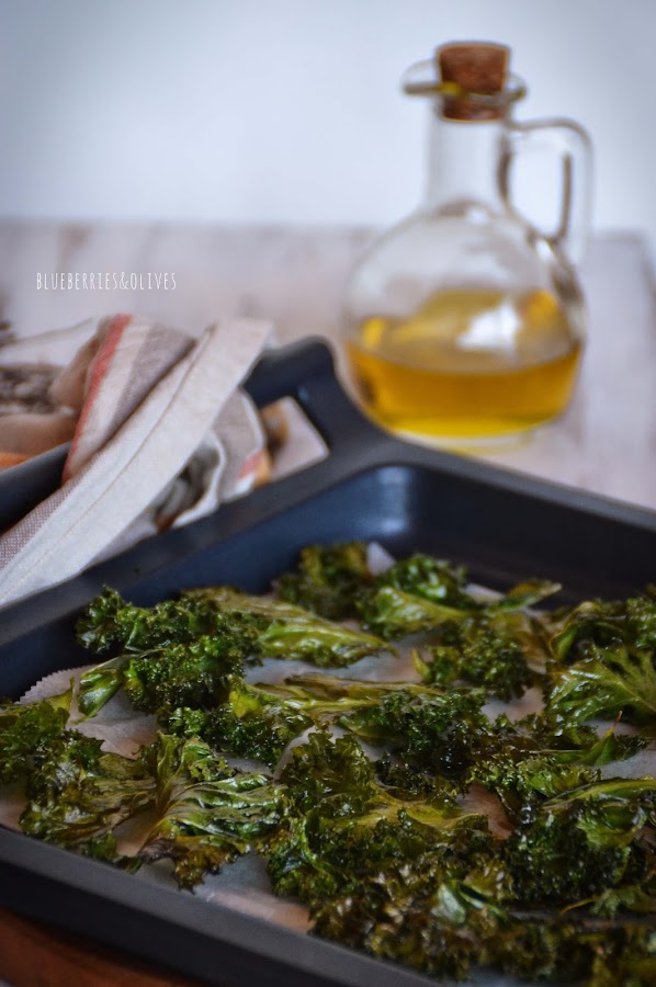 CHIPS DE KALE Y PATATA MORADA CON DIP DE WASABI