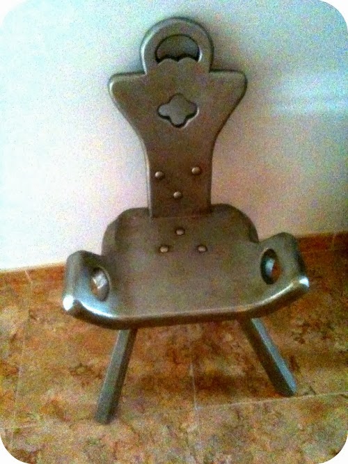 Silla rustica reciclada en color metalizado
