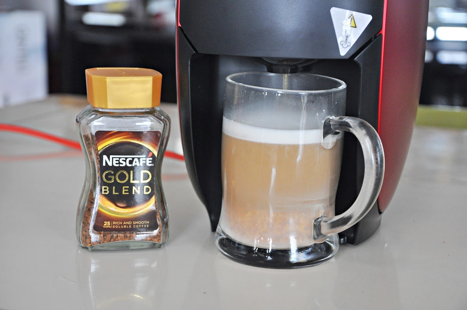 Sara Wanderlust [REVIEW] Nescafé Gold Blend Barista Machine