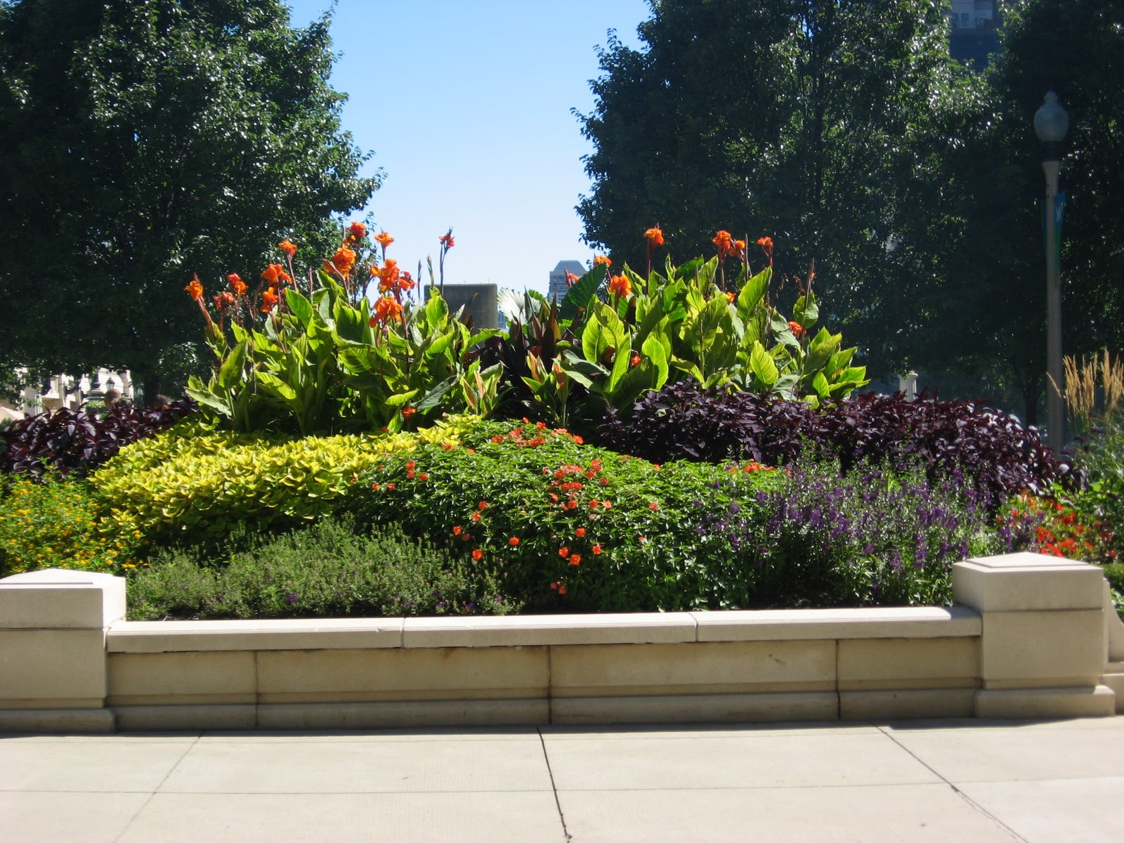 landscapes+gardens design Planters