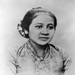 Biodata R.A. Kartini dan Lirik Lagu Ibu Kita Kartini